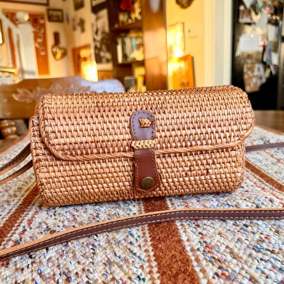 Woven Rattan Wicker Crossbody Bag with Baby Blue Striped Lining - Picture 2 of 8